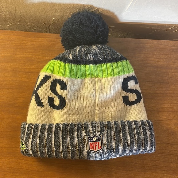 NFL Seahawks hat with pom-pom - Picture 2 of 2
